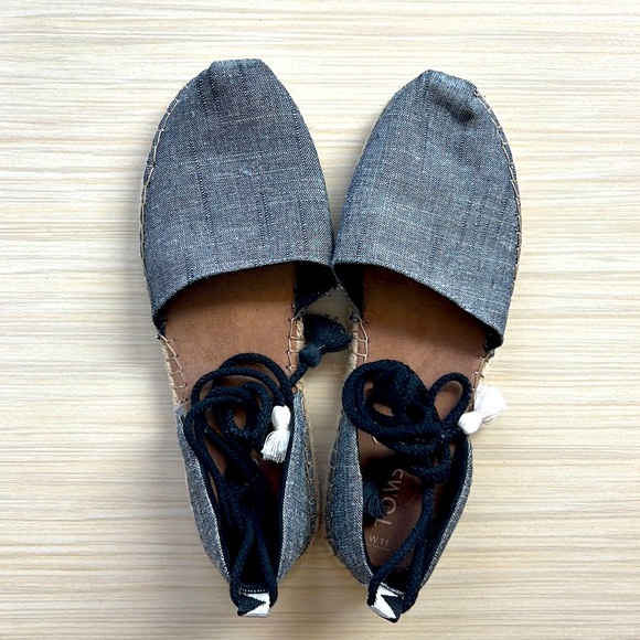 TOMS espadrille ankle lace-up Sandal size 11 - worn twice! - Picture 1 of 4